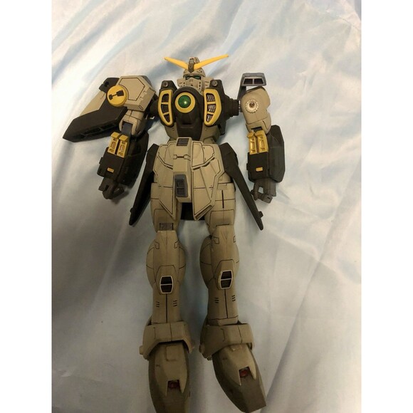 Vintage Bandai 2000 Mobile Suit Gundam Wing Sandrock Figure - Picture 2 of 2